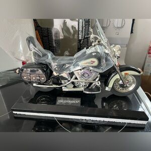 Harley Davidson Black White Heritage Softail Motorcycle & Stand Desk Telephone